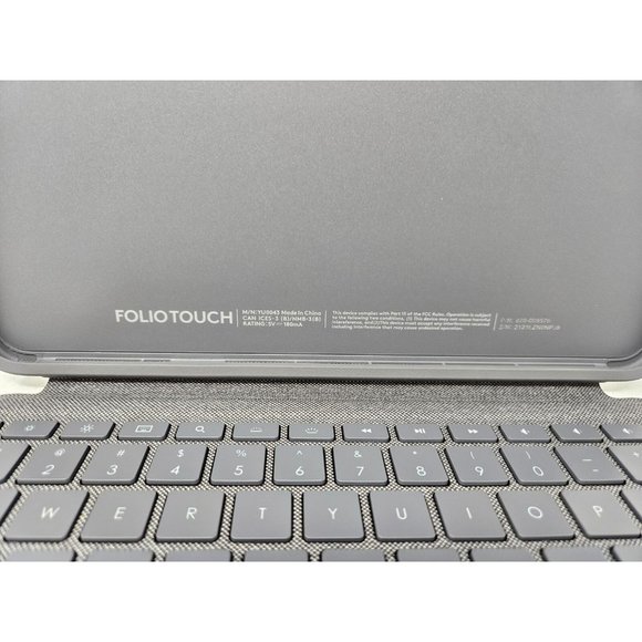 Logitech Folio Touch Keyboard Case for iPad Air 10.9" 5th/4th Gen with Trackpad - Picture 4 of 7